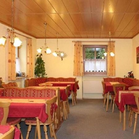 Gaeste-Haus Roesch Wiesent エクステリア 写真